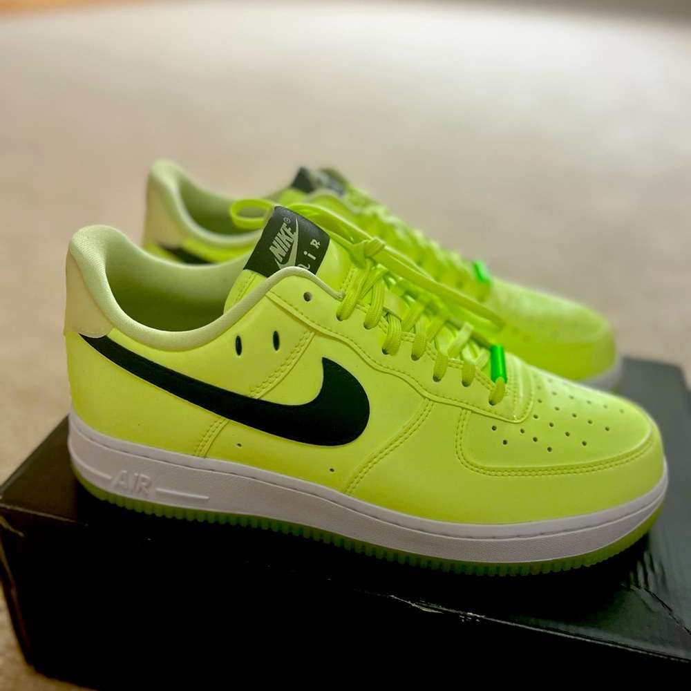 Nike air force 1 07LX Neon Green Sneakers
